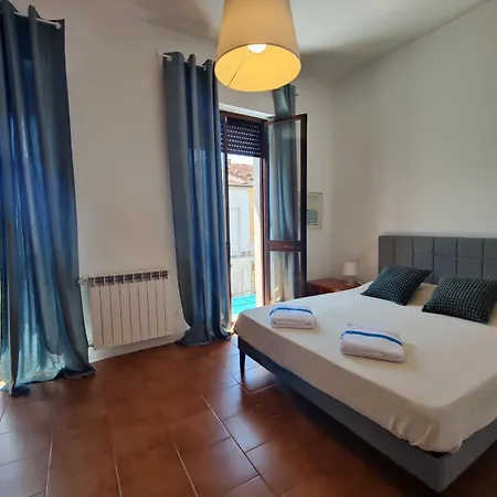 Casa Azzurra, Giardino, Centrale E Vicina Al Mare 펜션